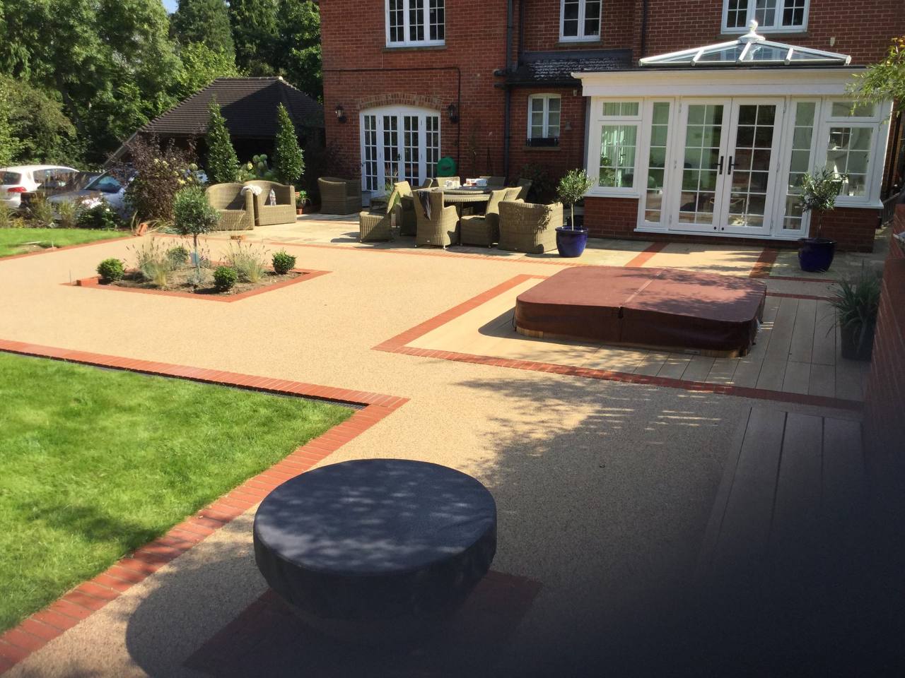 This is a photo of a resin patio installed in Chelmsford by Chelmsford Resin Driveways