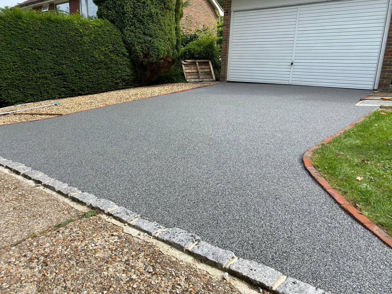 This is a photo of a resin driveway installed in Chelmsford by Chelmsford Resin Driveways